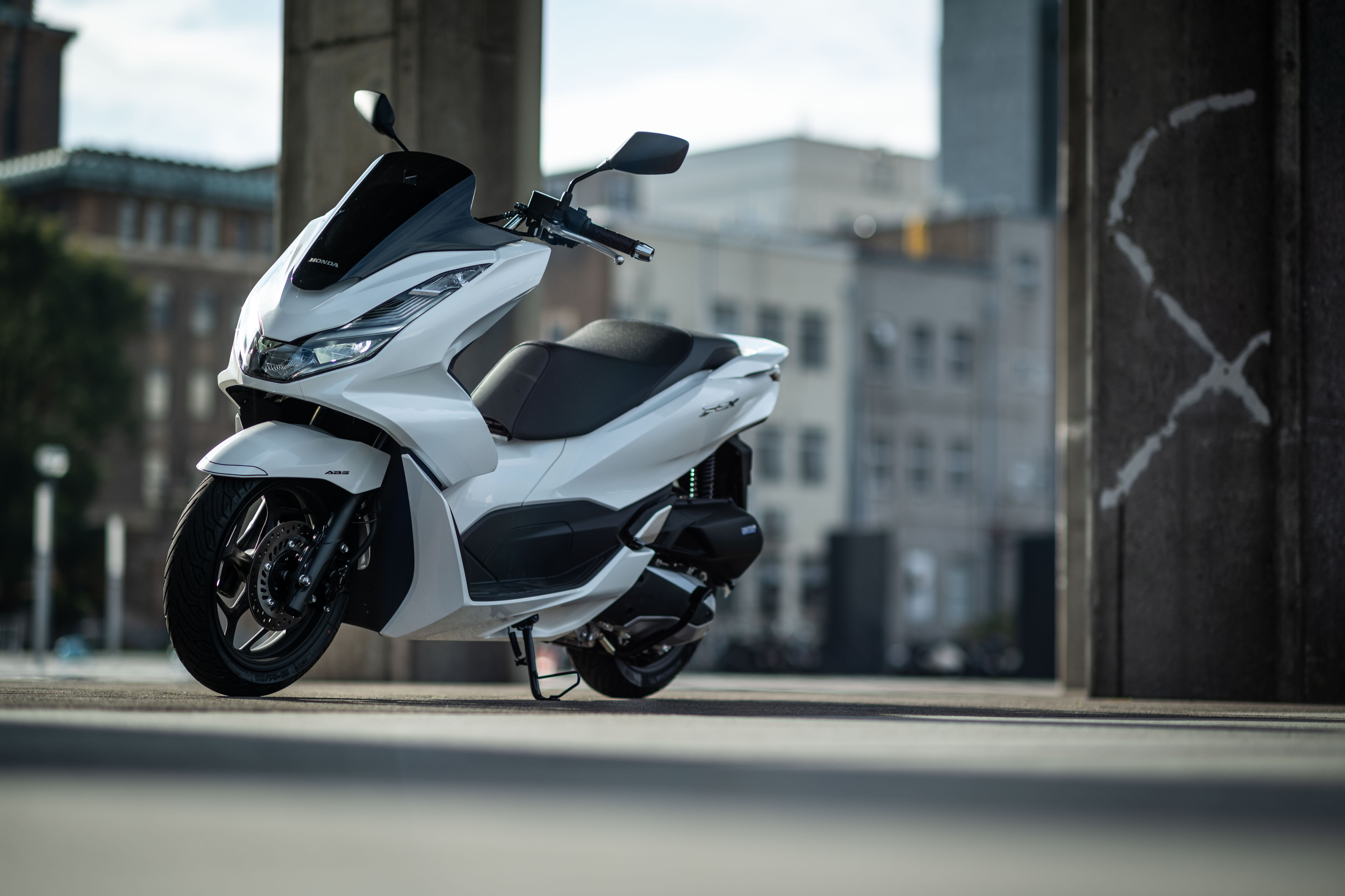プレミアムなスクーターとは 新型ホンダpcx試乗記 Gq Japan 自動車情報サイト 新車 中古車 Carview