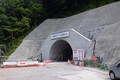 国道107号「大石トンネル」今冬開通へ 工事2年でついに貫通 1.8kmの復旧ルートで被災箇所を一気に通過