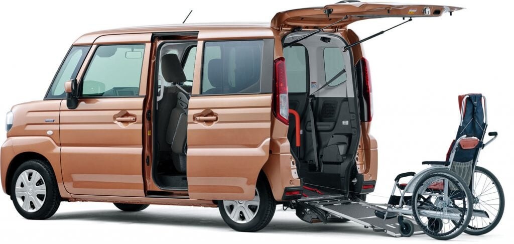 スズキ 新型スペーシアに「車いす移動車」導入 新たに4WD車を設定