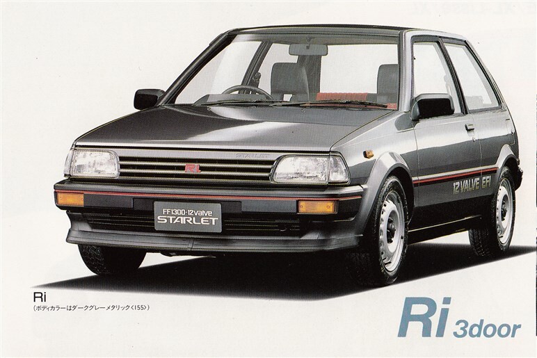 あのヤリスの祖先「スターレット」は雨の日が危険なほど強烈なパワーが自慢の“かっとびマシン”だった