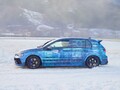 フォルクスワーゲン 新型「ゴルフR」がオーストリアの氷雪上レースに出現