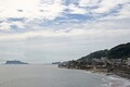 美味しいアジフライを求めて走る旅　腰越漁港「朝どれフライ販売所」は江の島が大きく見える場所だった