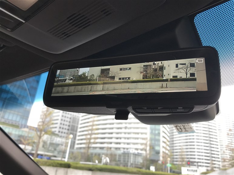 レクサスesが採用した注目のデジタルミラーの使い勝手はどうなのか Carview 自動車情報サイト 新車 中古車 Carview