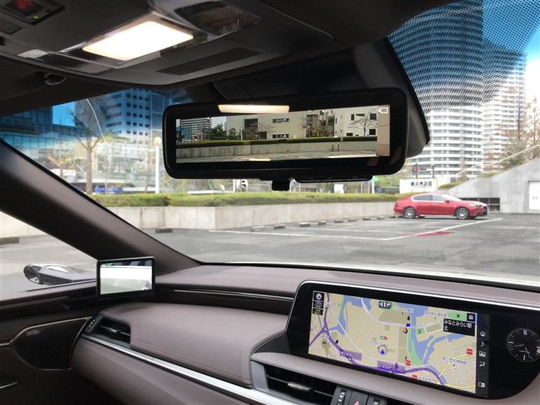 レクサスesが採用した注目のデジタルミラーの使い勝手はどうなのか Carview 自動車情報サイト 新車 中古車 Carview
