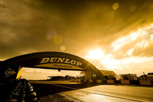 ル・マンの“シンボル”ダンロップ・ブリッジが新名称に。スタンドとコースも一部改修へ