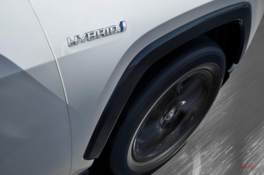 試乗　トヨタRAV4　ハイブリッドに新デザイン言語　優れたファミリーカー