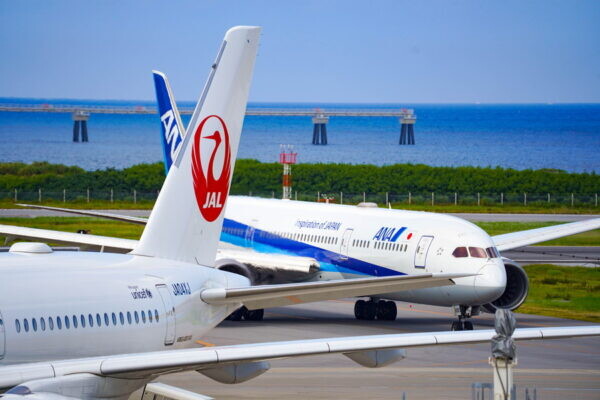 旅客機の窓なぜ「四角」ダメ!? 発端は相次いだ“悲劇” イギリスが執念で見つけた事故原因がキッカケ