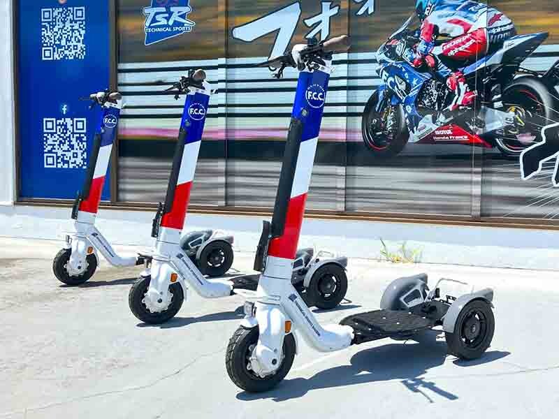【ストリーモ】鈴鹿8耐参戦チーム「F.C.C. TSR Honda France」へ専用ラッピングの車両提供