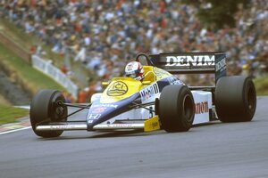 1992年F1王者マンセル、ヘルメットやトロフィーなどの個人コレクションをオークションに出品。昨年はマシンも売却