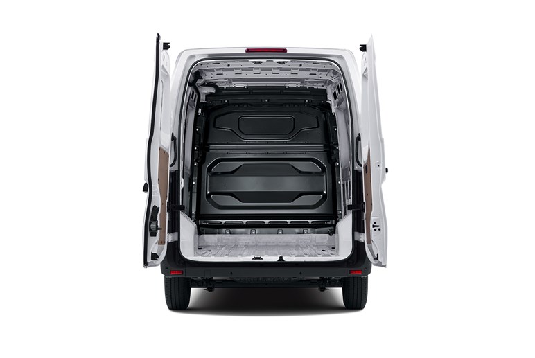 日産の巨大商用バン、新型「インタースター」が欧州で発売　キャンパー仕様を国内導入してみる妄想はアリ？ナシ？