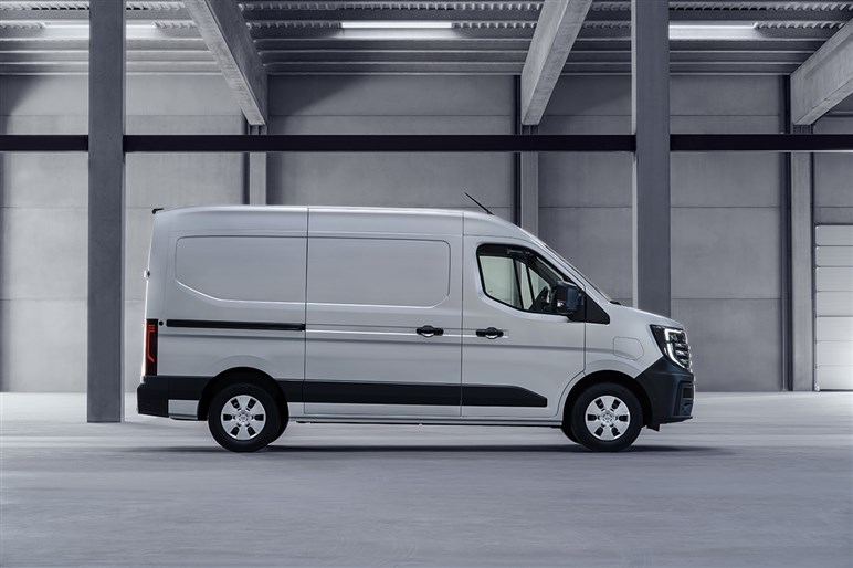 日産の巨大商用バン、新型「インタースター」が欧州で発売　キャンパー仕様を国内導入してみる妄想はアリ？ナシ？