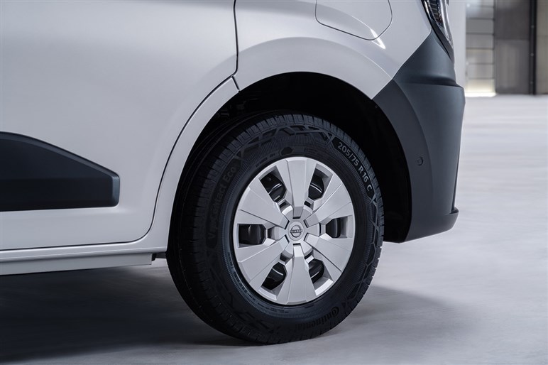 日産の巨大商用バン、新型「インタースター」が欧州で発売　キャンパー仕様を国内導入してみる妄想はアリ？ナシ？