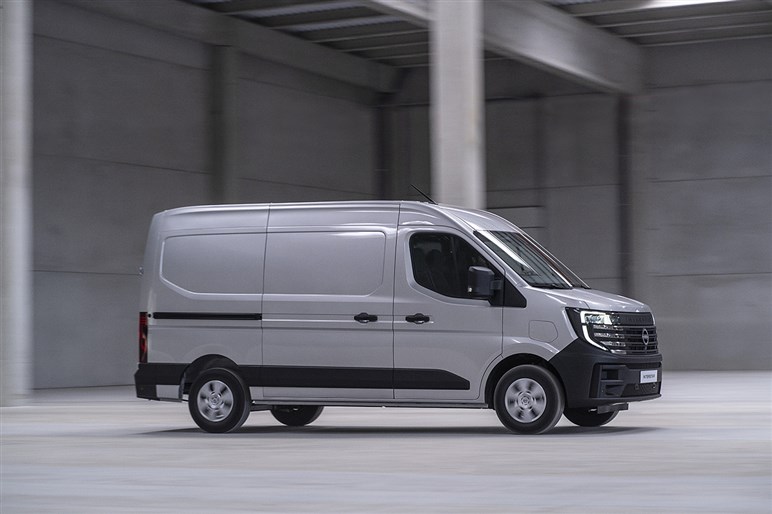 日産の巨大商用バン、新型「インタースター」が欧州で発売　キャンパー仕様を国内導入してみる妄想はアリ？ナシ？