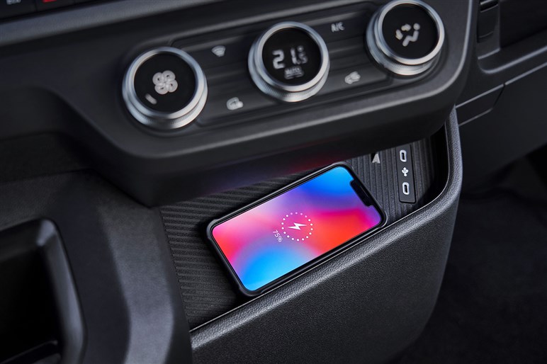 日産の巨大商用バン、新型「インタースター」が欧州で発売　キャンパー仕様を国内導入してみる妄想はアリ？ナシ？