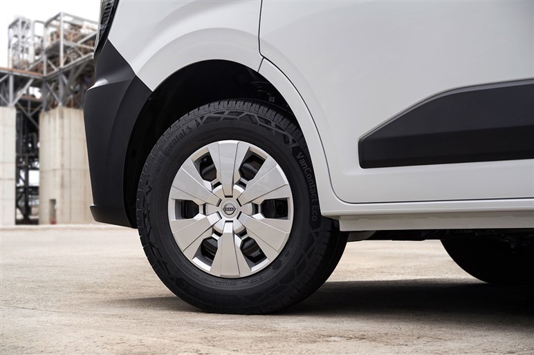 日産の巨大商用バン、新型「インタースター」が欧州で発売　キャンパー仕様を国内導入してみる妄想はアリ？ナシ？