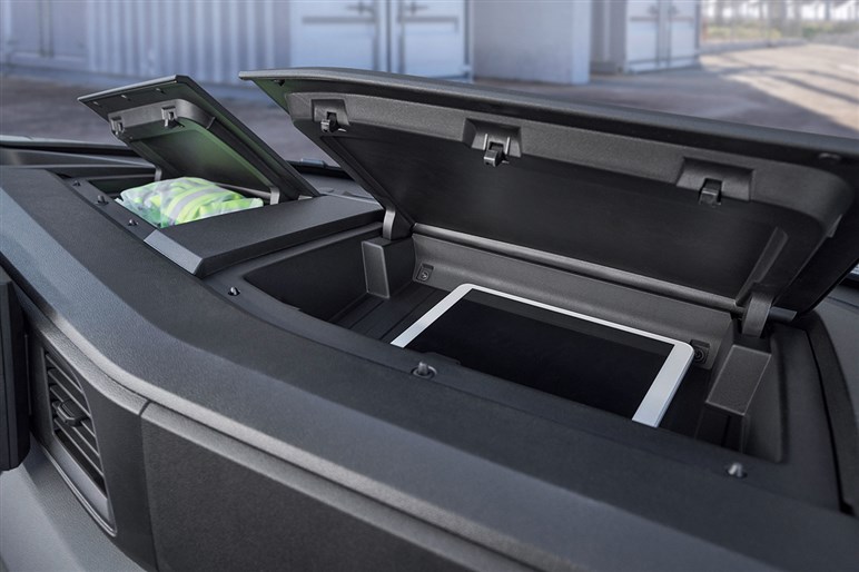 日産の巨大商用バン、新型「インタースター」が欧州で発売　キャンパー仕様を国内導入してみる妄想はアリ？ナシ？