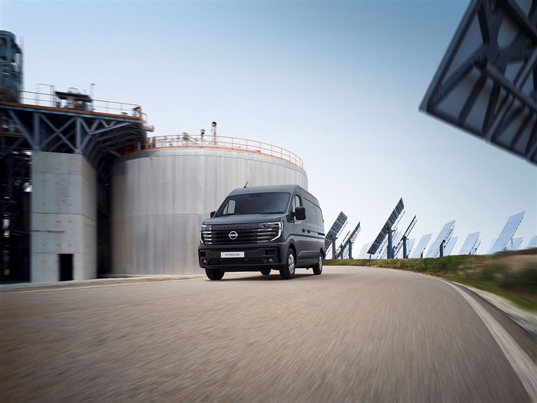 日産の巨大商用バン、新型「インタースター」が欧州で発売　キャンパー仕様を国内導入してみる妄想はアリ？ナシ？