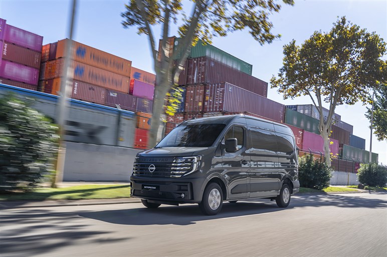 日産の巨大商用バン、新型「インタースター」が欧州で発売　キャンパー仕様を国内導入してみる妄想はアリ？ナシ？
