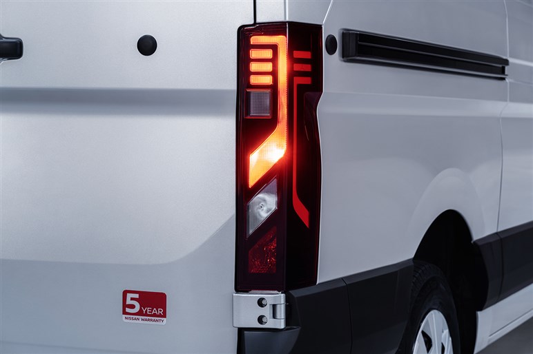 日産の巨大商用バン、新型「インタースター」が欧州で発売　キャンパー仕様を国内導入してみる妄想はアリ？ナシ？