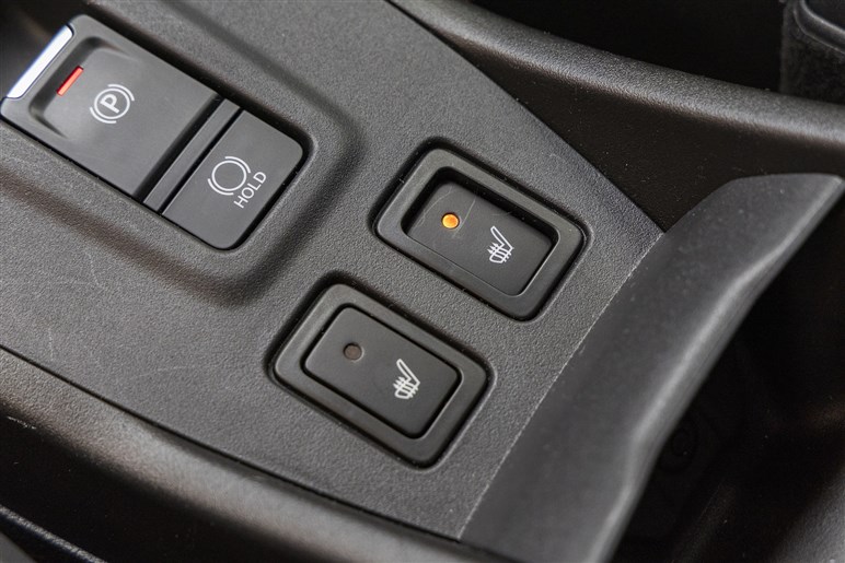 【大ヒットも納得】値段相応な点もあるが…スズキ新型「フロンクス」は装備も走りもライバルより神コスパ