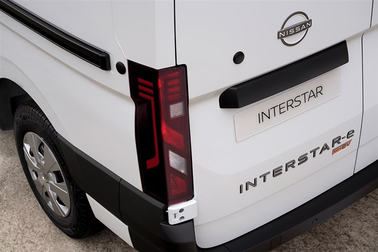 日産の巨大商用バン、新型「インタースター」が欧州で発売　キャンパー仕様を国内導入してみる妄想はアリ？ナシ？