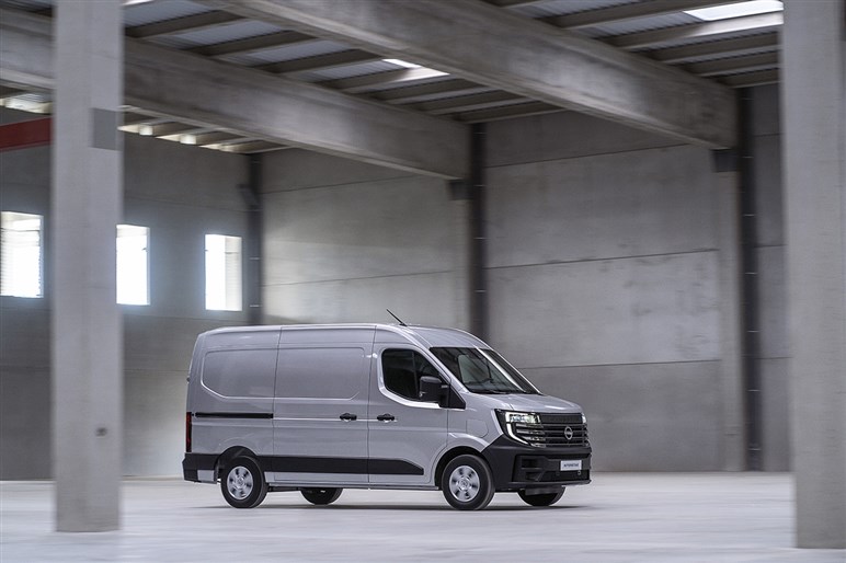 日産の巨大商用バン、新型「インタースター」が欧州で発売　キャンパー仕様を国内導入してみる妄想はアリ？ナシ？