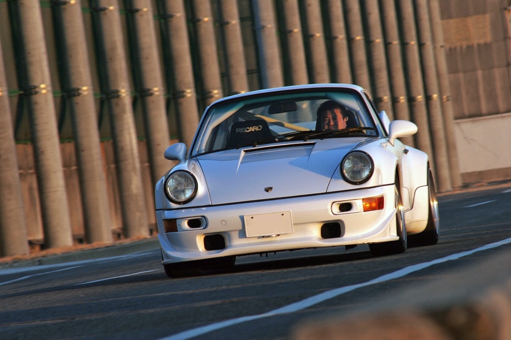 空冷ポルシェに国産チューニング魂を注入 デジタル制御化で快適性を手に入れた964ターボ Web Option 自動車情報サイト 新車 中古車 Carview