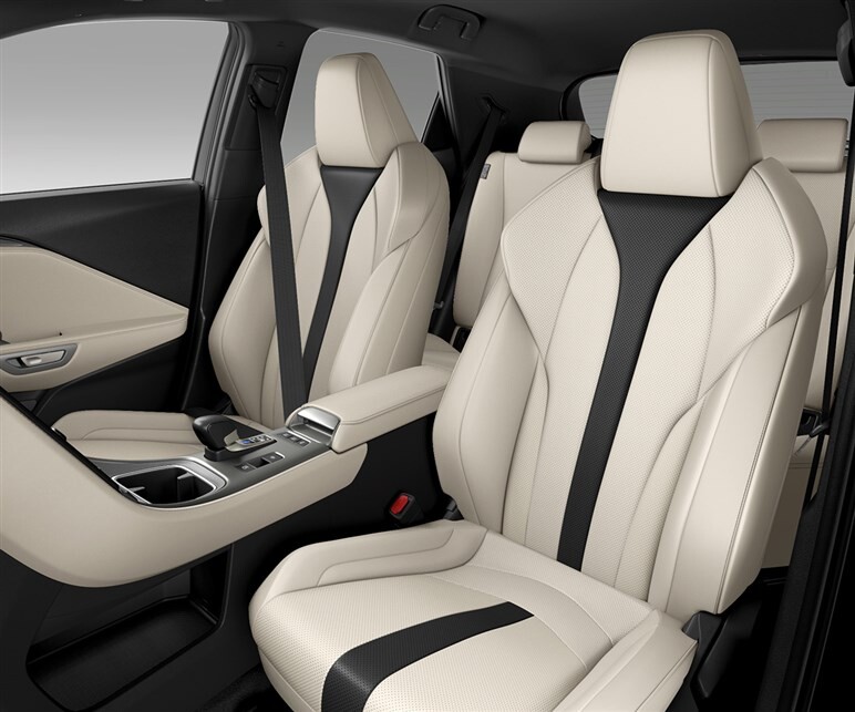 【実際どうなの？】レクサス「LBX」ユーザーの過半が満点評価の大絶賛！ 本当に死角は存在しないのか？