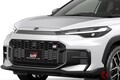 トヨタ新型「カローラクロス」発売！ “光る矢印”路面に照射する「斬新ウインカー」がスゴい！ 日本初の画期的アイテム“大衆車カローラ”から搭載された理由とは？