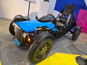 原付スポーツカーを受注生産！日本一周4万6000km走破の実力、ICOMAが提案する「おもちゃ箱」のようなモビリティ…ジャパンモビリティーショー2025