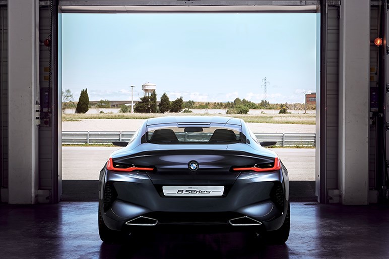 BMW、8シリーズクーぺの再来を示すコンセプトカーを披露