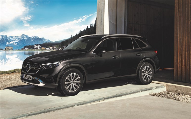 メルセデス、新型GLC発表。ディーゼル＋MHEVで18.1km/L、価格は820