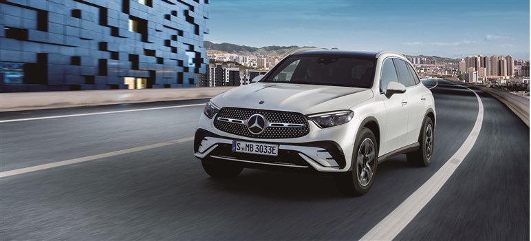 メルセデス、新型GLC発表。ディーゼル＋MHEVで18.1km/L、価格は820