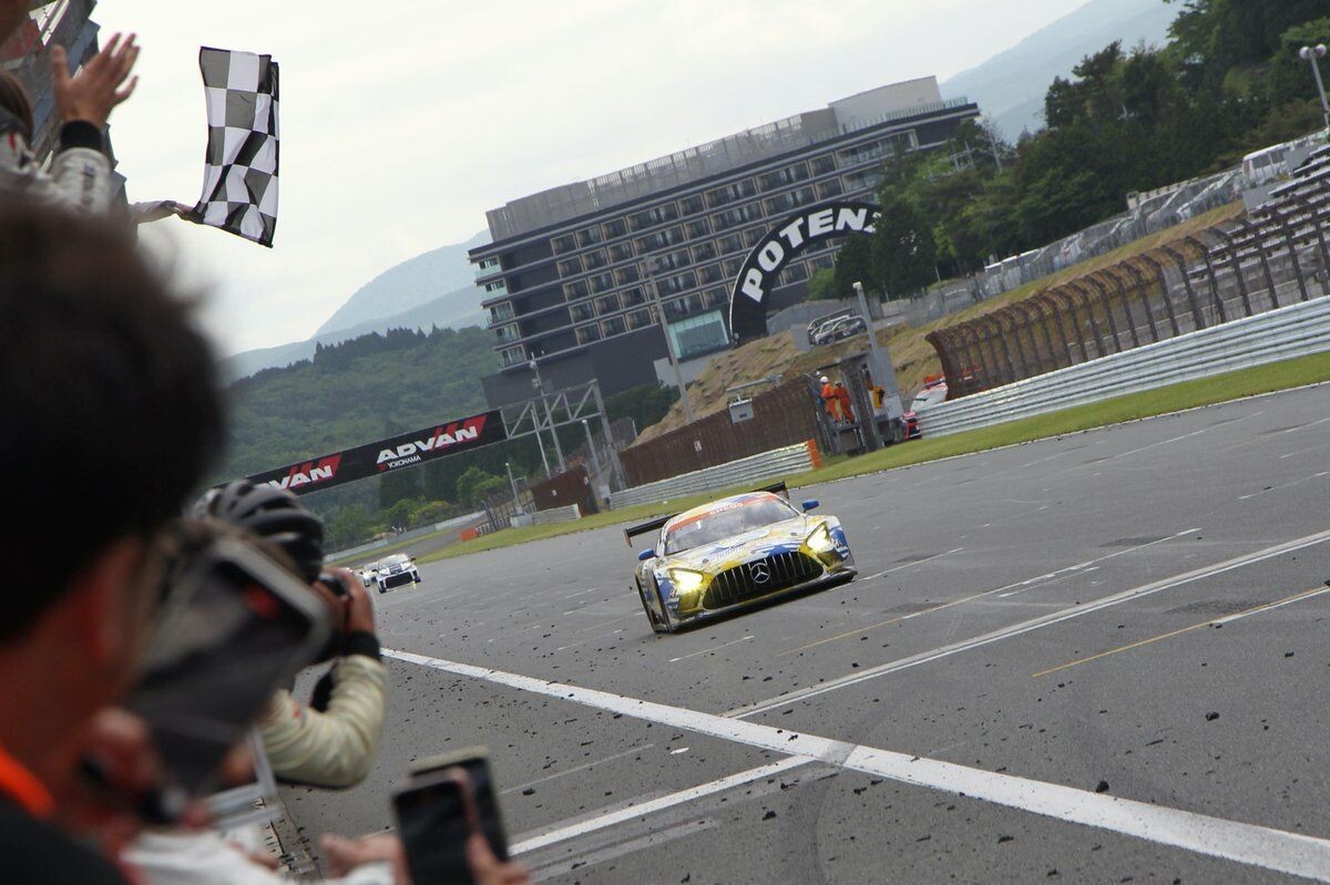 中升 ROOKIEがメルセデス同士のバトルを制し、富士24時間連覇&ampシリーズ連勝！｜スーパー耐久第2戦