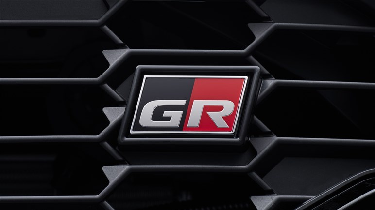 【ハイブリッドに一本化】「カローラクロス」改良で精悍顔に、「GRスポーツ」も新設定…276万円から