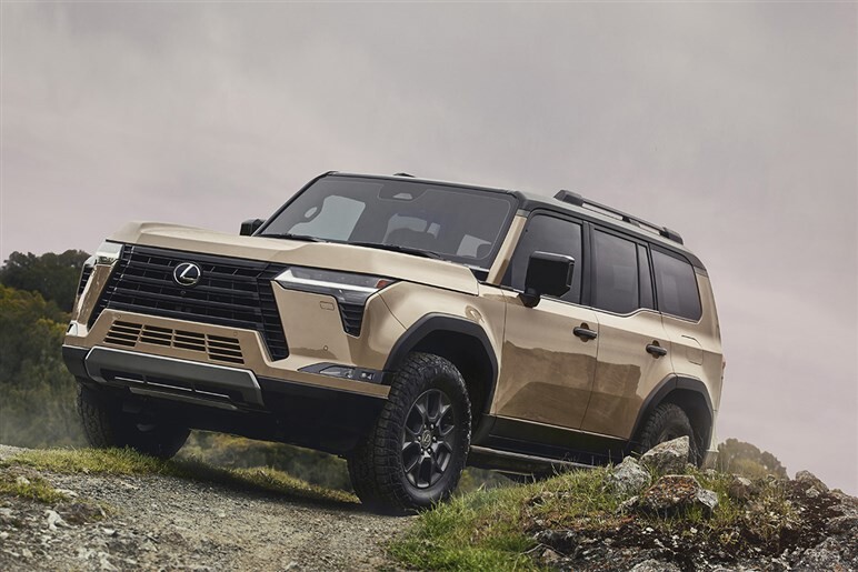 【何が違う？】レクサスとトヨタ。元は同じクルマなのに500万円の差…“プレミアムブランドで買う価値”とは