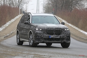 BMW X7　Mバージョンの存在、明らかに　11月公開へ