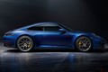 ポルシェ新型「911」を世界初公開　カレラSは450馬力を発揮　歴代「911」も紹介