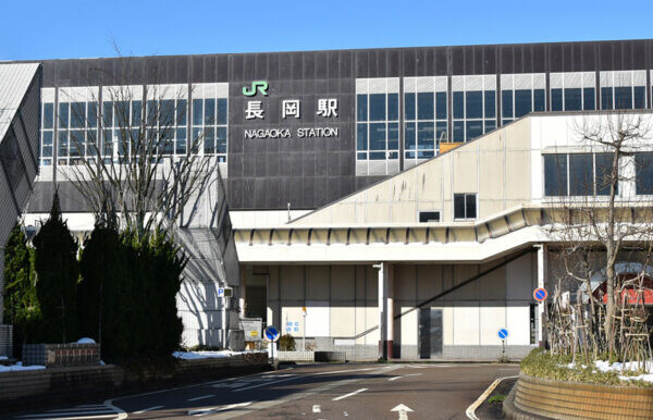 長岡駅の新幹線乗り場に「奇妙極めしスペース」なぜ？ 背後にあった“田中角栄の壮大な計画”