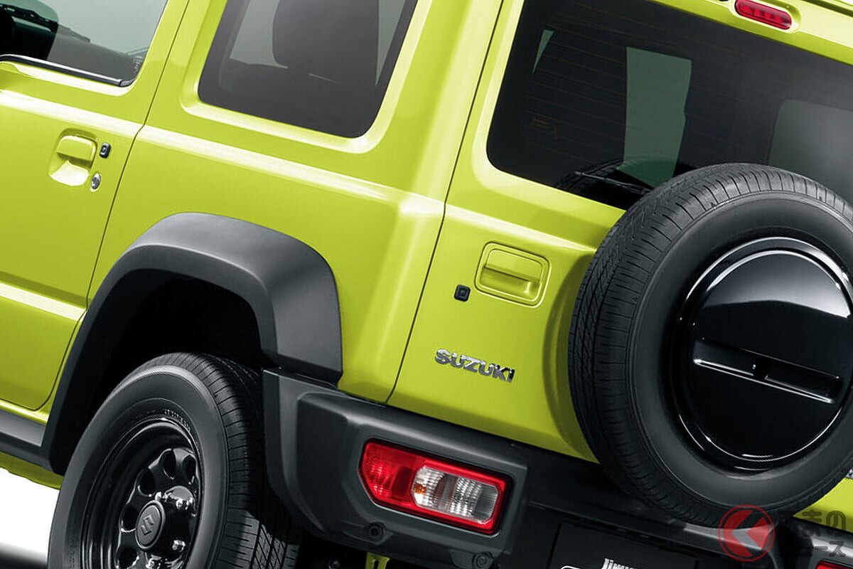 スズキ「新ジムニーシエラ」発売！ 全長3.5m級のカクカクボディ×オーバーフェンダーがカッコいい！ 1.5LエンジンにMTもある「本格四駆」何が変わった？