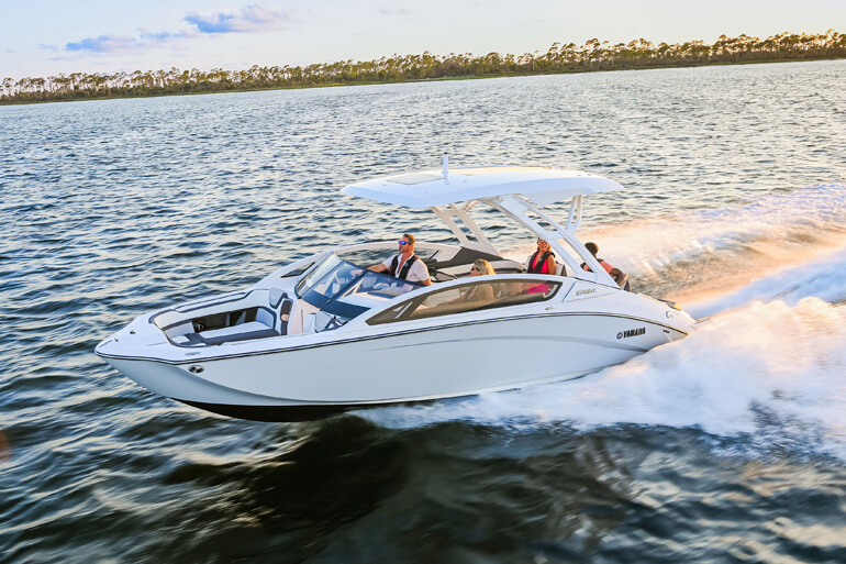 ヤマハが新操船デバイス「DRiVE X」を採用したスポーツボートシリーズ2023年モデル4機種を発売