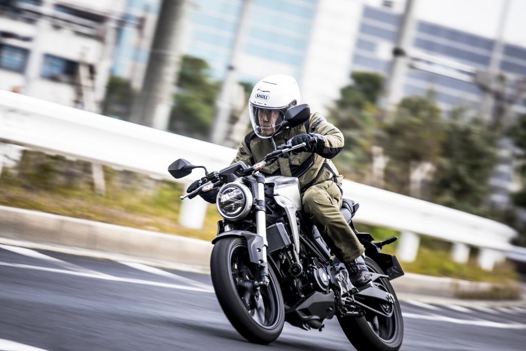 ツーリングも街乗りもコレ1台で十分 かも ホンダ Cb250r 500km試乗レポート Motorfan 自動車情報サイト 新車 中古車 Carview
