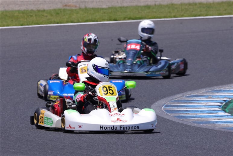 “観る”と“走る”じゃ大違い！《編集》が焼肉屋で誘われ味わった、モータースポーツに参加する醍醐味