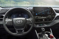 未来感アップ！ トヨタの大型SUV「ハイランダー」最新デジタルメーター搭載！ 英で2023年モデル発表