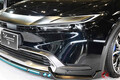 アグレッシブすぎなトヨタ“新”「プリウス」実車展示！ めちゃ“光る”ド迫力「エアロ仕様」登場