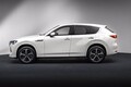 マツダの新世代SUV「CX-60」はPHVで700万円級？ 受注が始まった英国仕様から主な装備や価格が見えた