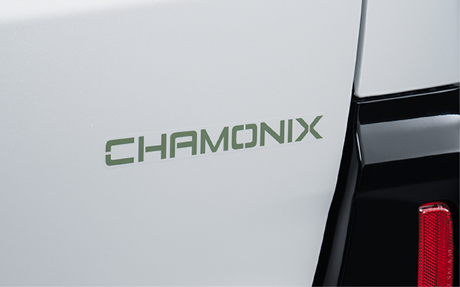 三菱デリカミニにアウトドアアクティビティをより快適に楽しめる「CHAMONIXパッケージ」を設定