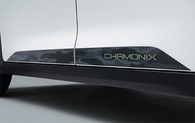 三菱デリカミニにアウトドアアクティビティをより快適に楽しめる「CHAMONIXパッケージ」を設定