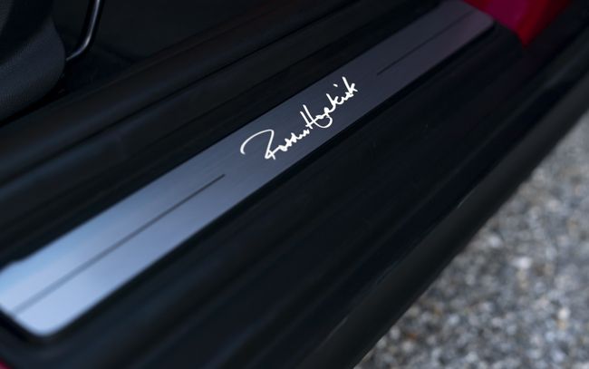 伝説の"ミニ使い"パディ・ホプカークが駆った車両にインスパイアされた限定モデル「ミニPaddy Hopkirk Edition」が日本上陸