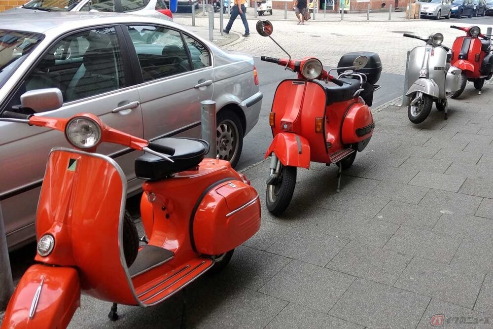 これって違反？ 原付バイクを歩道に駐輪する行為（バイクのニュース ...